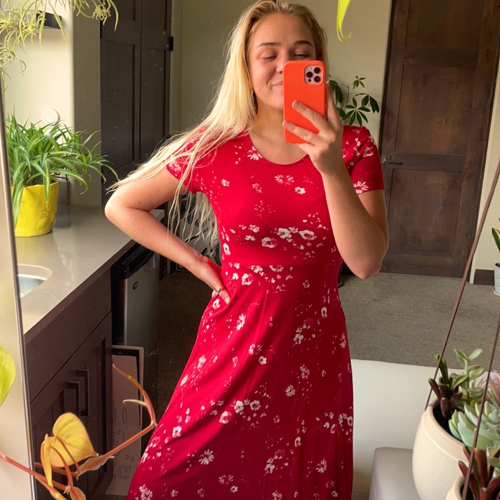 Urban outfitters comfy red floral dress🍒